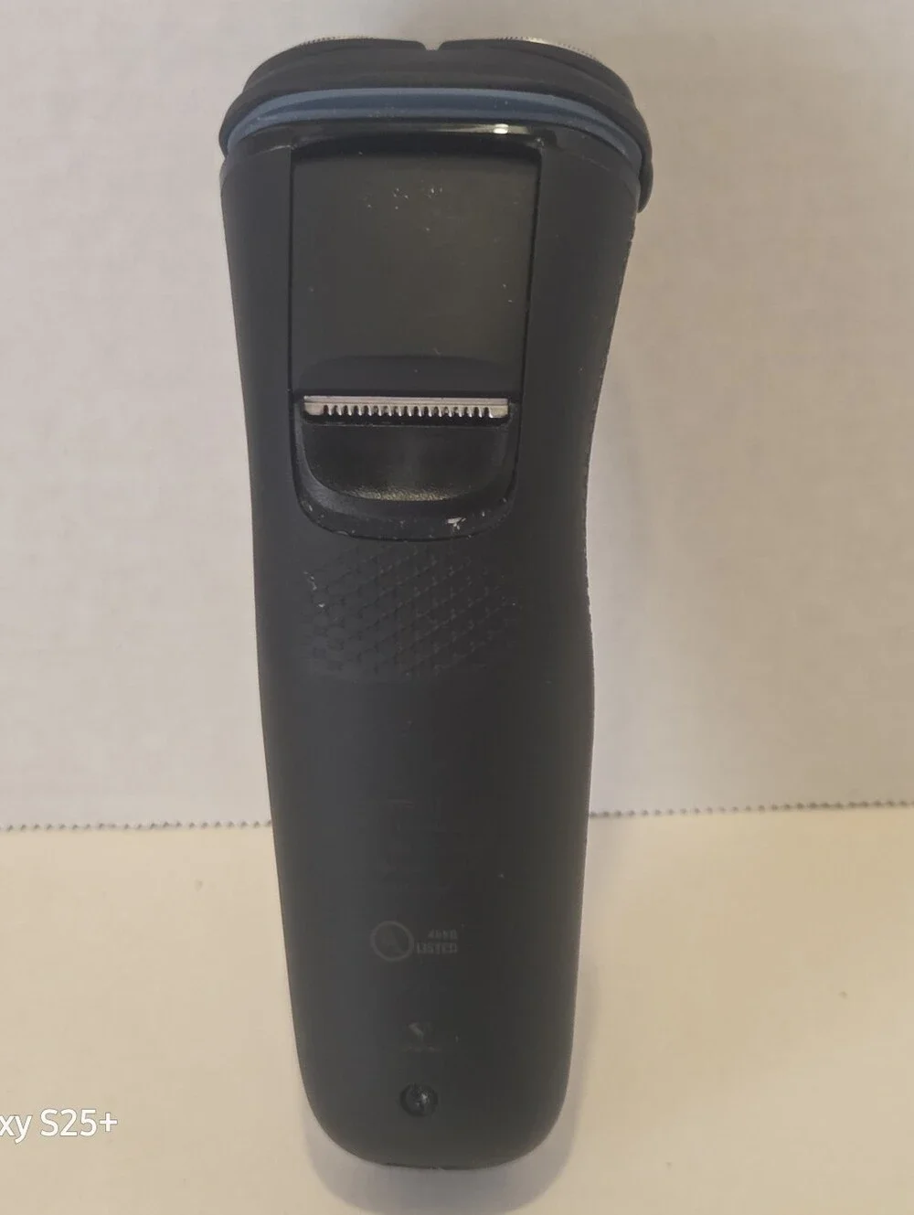 PHILLIPS NORELCO Series 3000 Shaver with Charger - Works Tested
